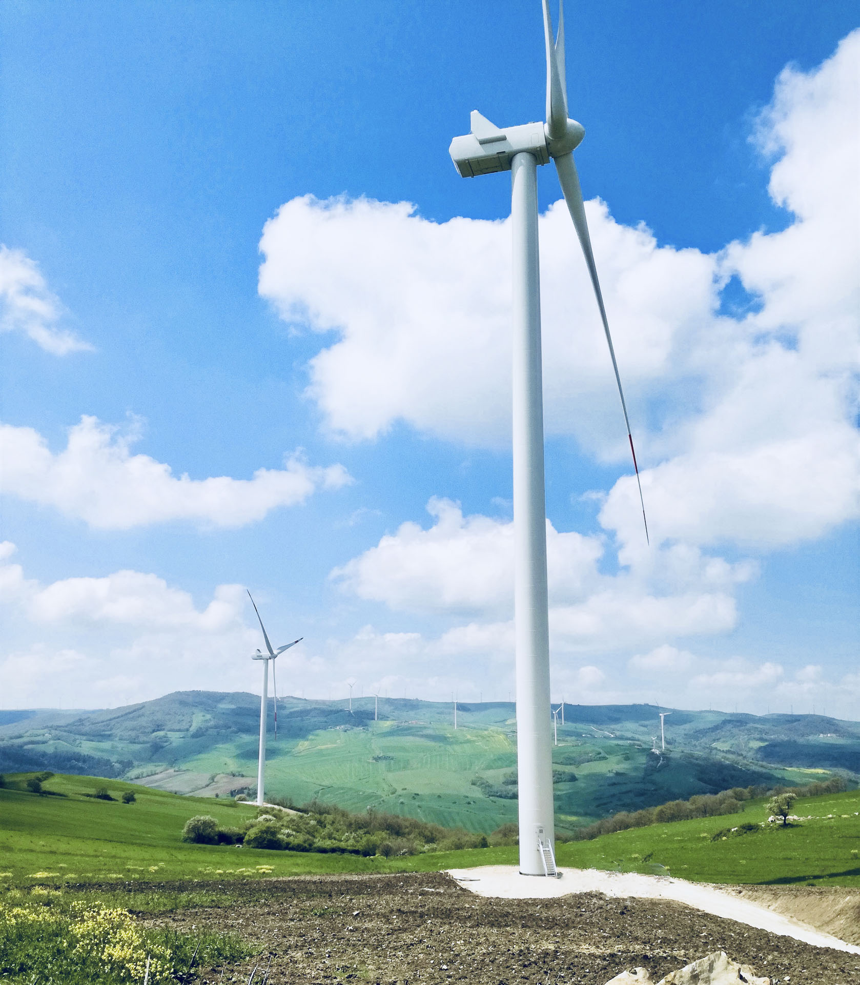 Parco produzione energia elettrica verde rinnovabile eolica Monteverde