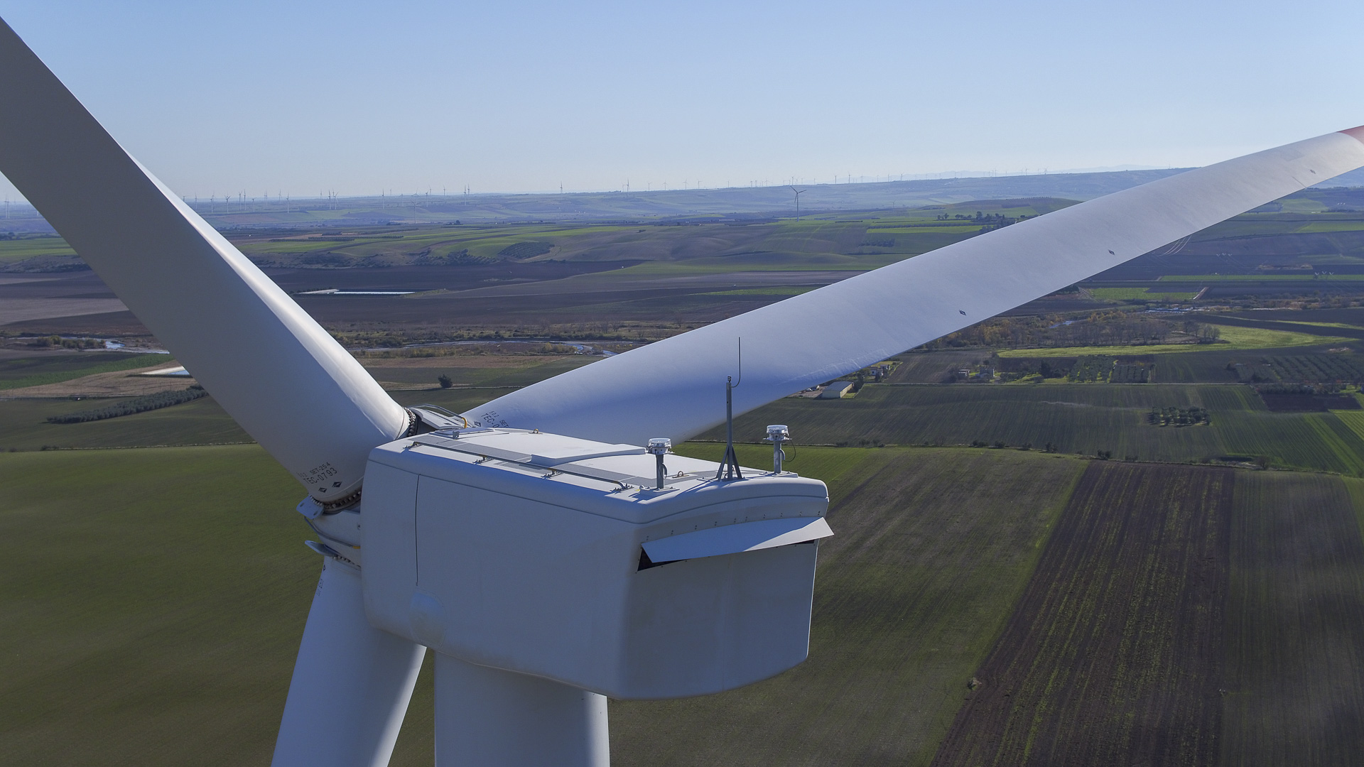 Impianto produzione energia verde eolica rinnovabile di Ponte Albanito