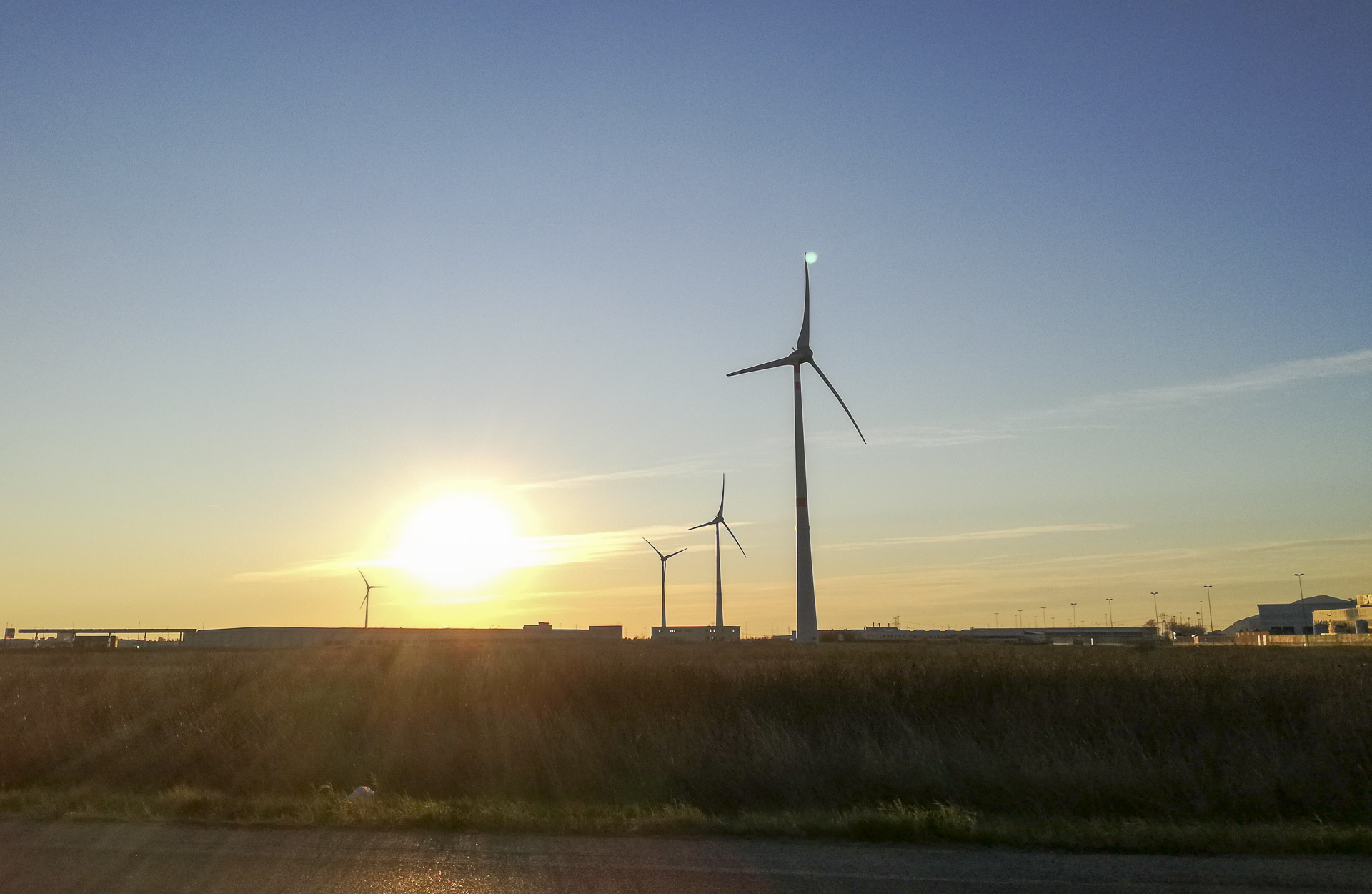 Impianto energia eolica verde rinnovabile Pontedera